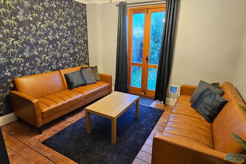 The Hive 4 Bed House Pool Table Air-Con Villa Maidstone Exteriör bild