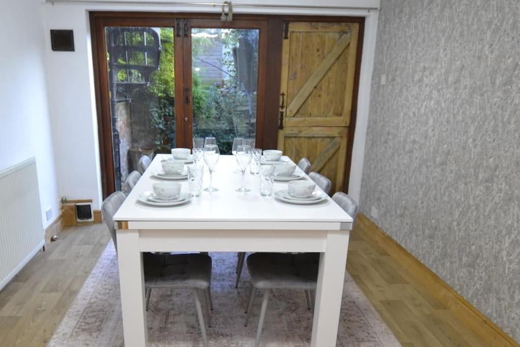 The Hive 4 Bed House Pool Table Air-Con Villa Maidstone Exteriör bild