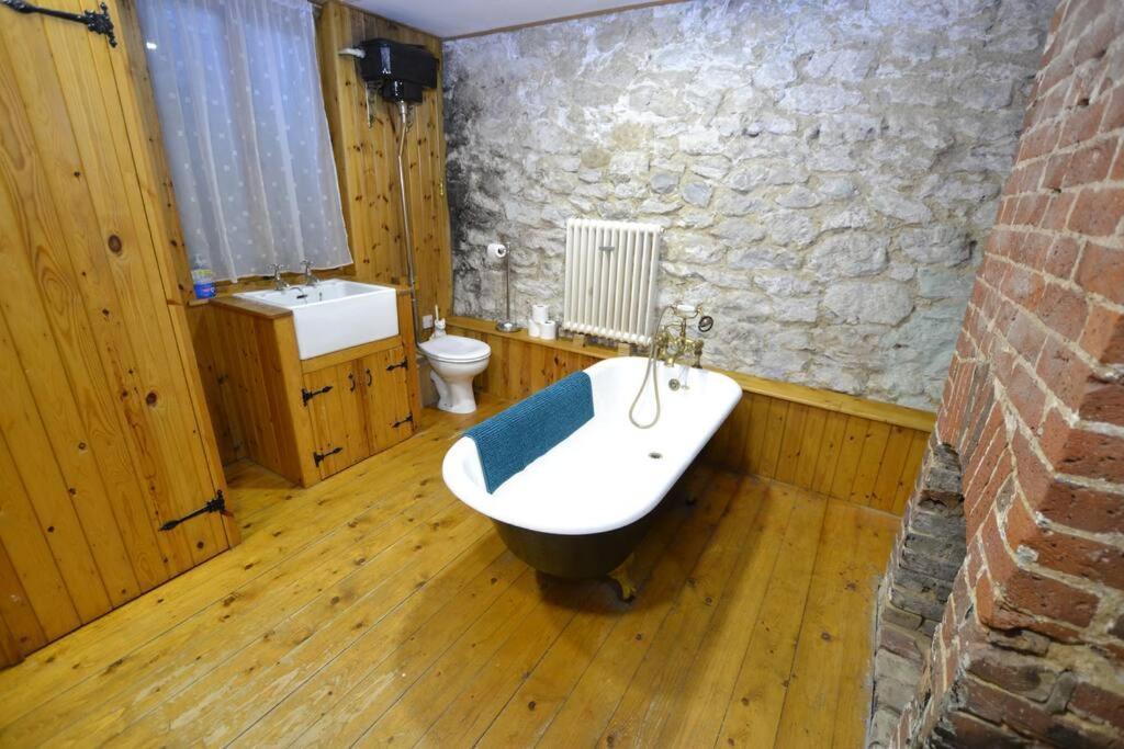 The Hive 4 Bed House Pool Table Air-Con Villa Maidstone Exteriör bild