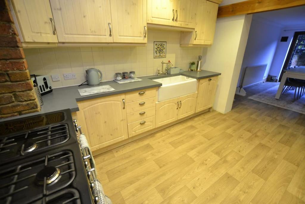 The Hive 4 Bed House Pool Table Air-Con Villa Maidstone Exteriör bild